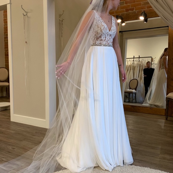 Paloma Blanca wedding dress - size 6 - Picture 4 of 5